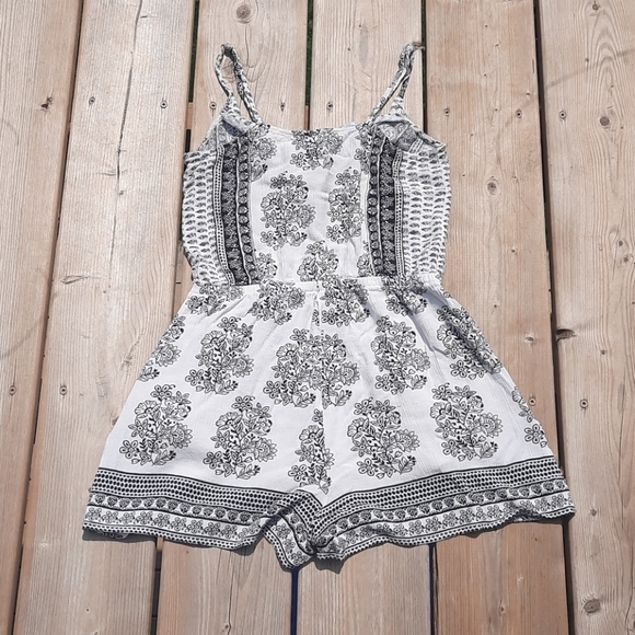 Romper - Picture 8 of 11